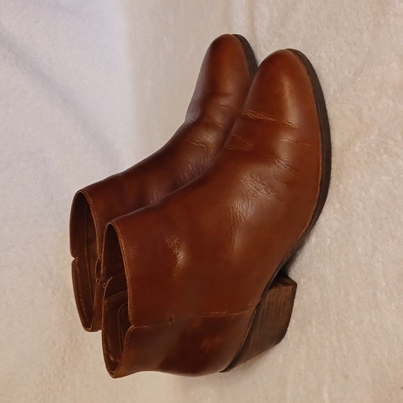 Clark's Artisan leather ankle boots women's size 9.5 - Picture 1 of 6